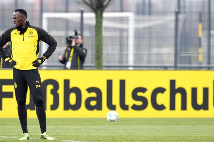 Ekspresi legenda sprinter, Usain Bolt, ketika menjalani sesi latihan bersama Borussia Dortmund di Dortmund, Jerman, pada 23 Maret 2018.