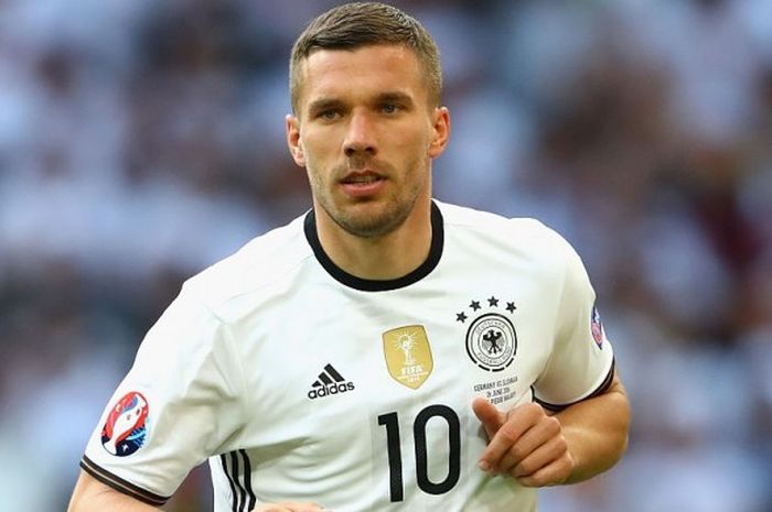 Striker tim nasional Jerman, Lukas Podolski, dalam pertandingan babak 16 besar Piala Eropa 2016 menghadapi Slovakia di Stade Pierre-Mauroy, Lille, Prancis, pada 26 Juni 2016.