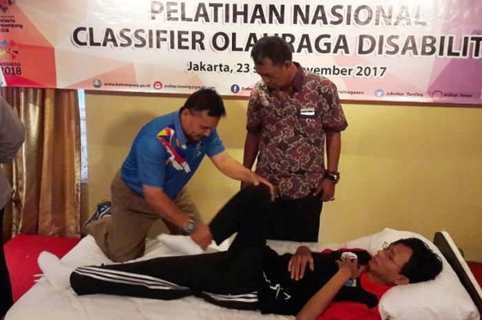 Salah satu praktek dalam Pelatihan Nasional Classifier Olahraga Disabilitas di Hotel Ambhara Blok M, Jakarta pada 23-27 November 2017. 
