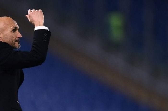 Reaksi Luciano Spalletti saat memimpin AS Roma menghadapi Fiorentina dalam laga Serie A di Stadion Olimpico, Roma, 7 Februari 2017.