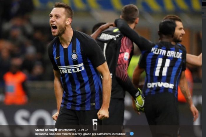 Pemain belakang Inter Milan, Stefan de Vrij, dalam laga Liga Italia pekan kesembilan Liga Italia, melawan AC Milan pada 21 Oktober 2018.