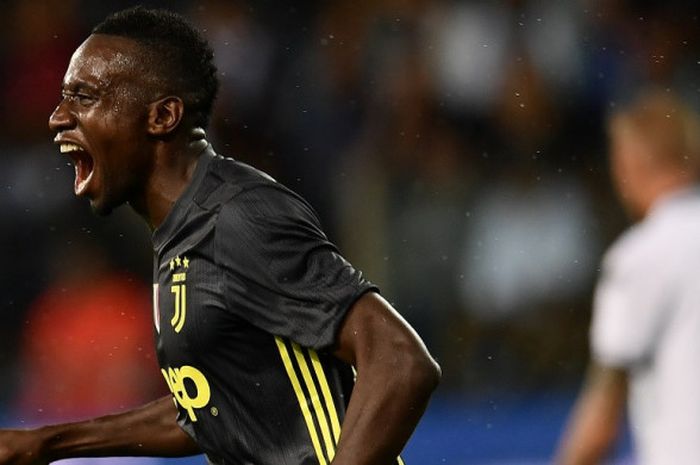 Gelandang Juventus, Blaise Matuidi, merayakan gol yang dicetaknya dalam pertandingan Liga Italia mel