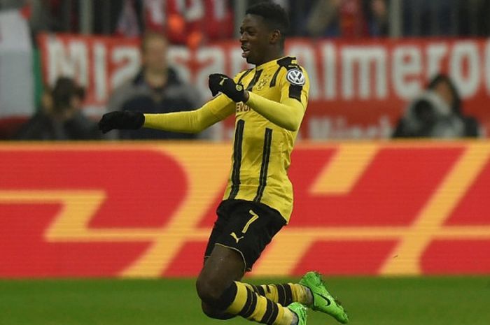 Aksi perayaan gol Ousmane Dembele dalam laga semifinal Piala Jerman antara Borussia Dortmund melawan Bayern Muenchen, 26 April 2017.