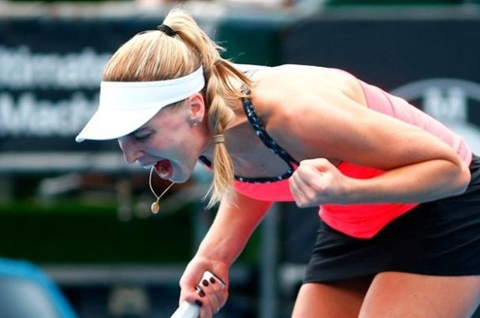 Petenis Inggris, Naomi Broady, bereaksi setelah meraih poin atas Ana Ivanovic (Serbia) pada laga babak pertama Auckland Classic di Auckland, Selandia Baru, Selasa (5/1/2015).