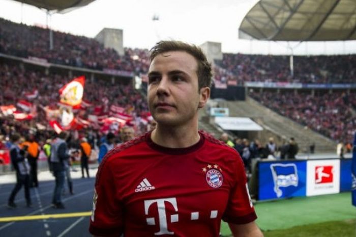 Gelandang Bayern Muenchen, Mario Goetze, seusai pertandingan melawan Hertha Berlin di Olympiastadion, Berlin, 23 April 2016.