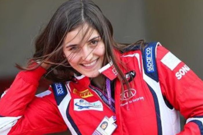 Pebalap wanita drai Kolombia, Tatiana Calderon, ditunjuk menjadi test driver F1 tim Sauber. 