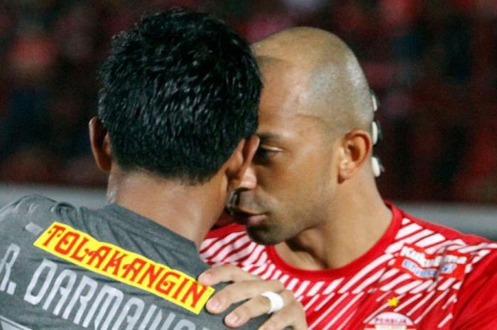 Rizky Darmawan (kiri) bersama dengan Ivan Carlos 