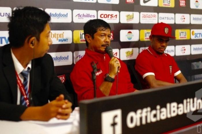 Pelatih Bali United, Indra Sjafri memberikan keterangan seusai laga TSC 2016 di Stadion Kapten I Wayan Dipta, Gianyar.
