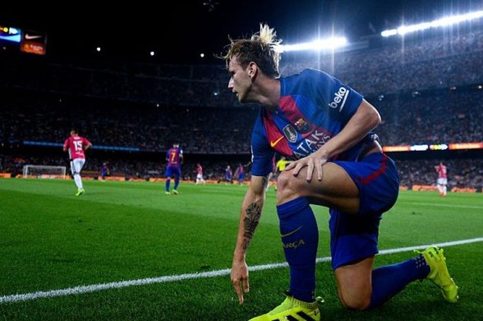 Gelandang FC Barcelona, Ivan Rakitic, beraksi dalam pertandingan La Liga melawan Deportivo Alaves di Camp Nou, Barcelona, Spanyol, 10 September 2016.