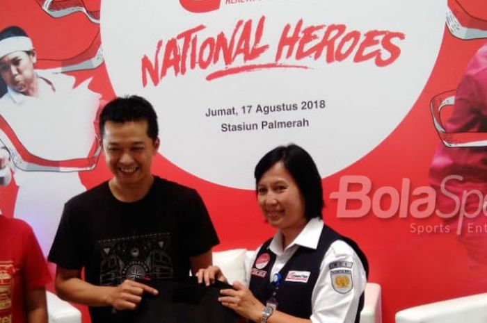 Acara launching KMT Commuter Line yang dihadiri oleh mantan atlet tenis nasional, Yayuk Basuki dan mantan atlet bulu tangkis nasional Taufik Hidayat di Stasiun Palmerah, Jakarta, Jumat, (17/8/2018).