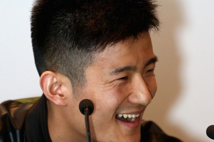 Pebulu tangkis China, Chen Long saat menghadiri konferensi pers jelang BWF Super Series Finals 2015 di Dubai, Senin (7/12/2015).