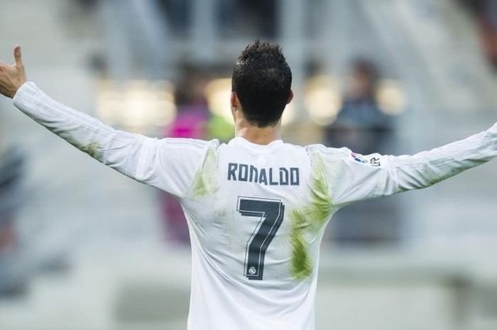 Bintang Real Madrid, Cristiano Ronaldo, merayakan gol ke gawang Eibar, 29 November 2015.