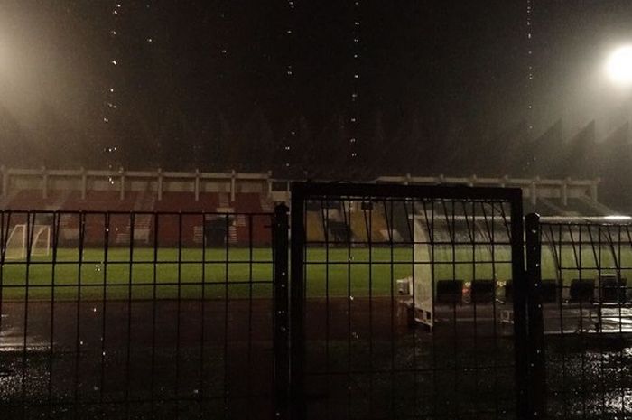 Stadion Harapan Bangsa, Banda Aceh, diguyur hujan, Jumat (1/12/2017)