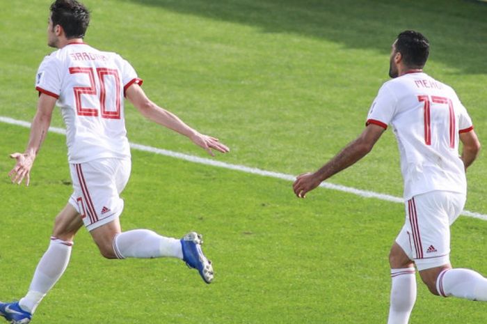 Selebrasi penyerang Iran, Sardar Azmoun usai menjebol gawang Vietnam dalam laga kedua grup D Piala Asia 2019, di Al Nahyan Stadium, Sabtu (12/1/2019)