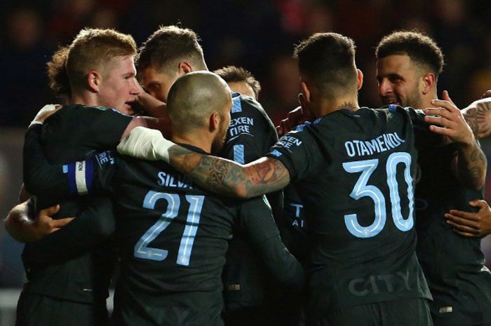 Para pemain Manchester City merayakan gol yang dicetak ke gawang Bristol City dalam laga leg kedua semifinal Piala Liga Inggris di Stadion Ashton Gate, Bristol, pada 23 Januari 2018.
