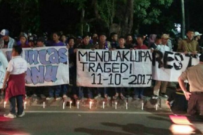 Pada Sabtu (14/10/2017), Fan Persita Tangerang lakukan Aksi 1000 lilin untuk mengenang Banu Rusman dan aksi damai di Stadion Benteng, Tangerang.