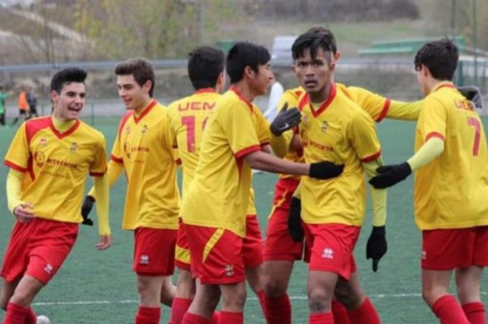 Pemain asal Indonesia, Helmy Putra Damanik, mendapatkan debut bermainnya di liga U-18 Spanyol dengan memperkuat CIA Palencia A.