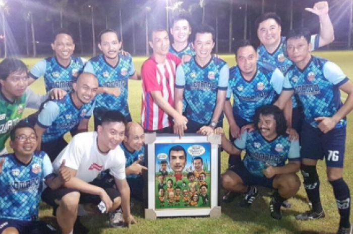 Taufik Hidayat bersama tim Komando FC