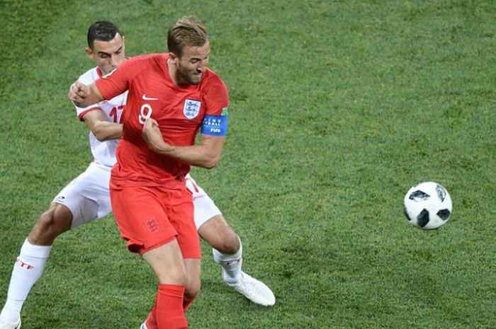 Striker timnas Inggris, Harry Kane, dalam partai penyisihan grup G Piala Dunia 2018 kontra Tunisia di Volgograd Arena, Senin (18/6/2018)