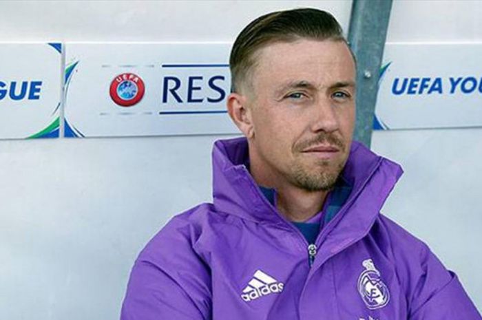 Pelatih Real Madrid Juvenil A, Jose Maria Gutierrez Hernandez alias Guti, pada laga UEFA Youth League