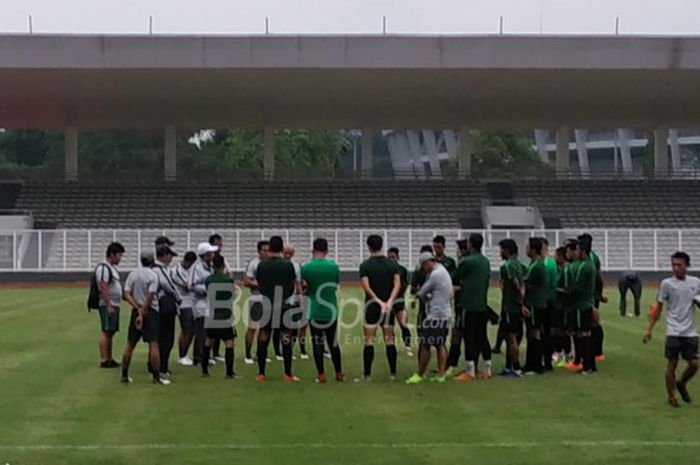 Suasana latihan timnas Indonesia di Stadion Madya, Senayan, Jakarta, Sabtu (11/11/2018). 