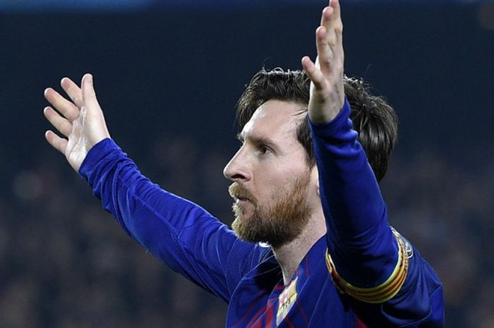 Selebrasi penyerang FC Barcelona, Lionel Messi, saat merayakan gol keduanya ke gawang Chelsea dalam laga leg 2 babak 16 besar Liga Champions 2017-2018 di Stadion Camp Nou, Barcelona, Spanyol, pada Rabu (14/3/2018).