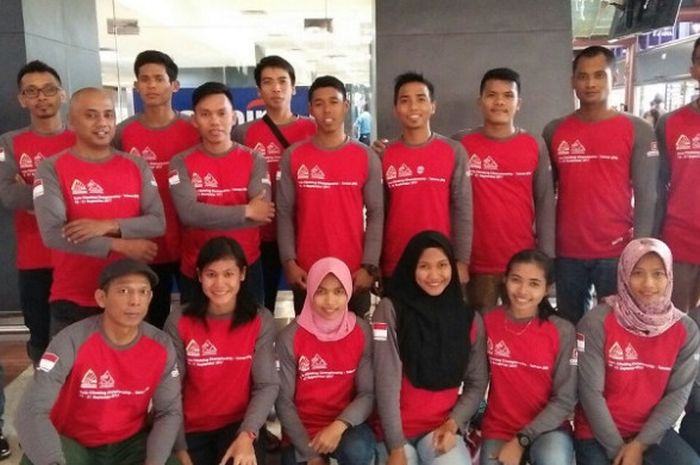 Timnas panjat tebing Indonesia yang akan berlaga pada Kejuaraan Kontinental Asia berpose di Bandara Internasional Soekarno-Hatta, Jakarta, Sabtu (16/9/2017).