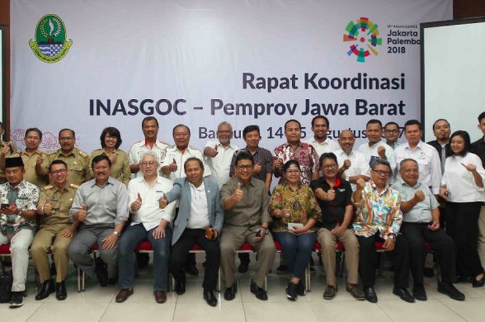 Panitia Pelaksana Asian Games 2018 (INASGOC) dengan Pemerintah Propinsi Jawa Barat mengenai kesiapan venue Asian Games 2018 di Hotel Naripan, Bandung, Senin (14/8/2017).