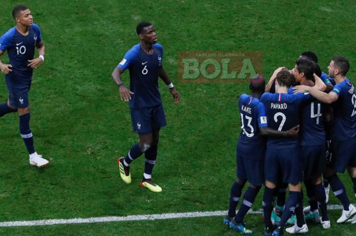 Pemain Prancis merayakan gol Antoine Griezmann ke gawang Kroasia di final Piala Dunia 2018 di Stadion Luzhniki, Moskow, Minggu (15/7/2018).