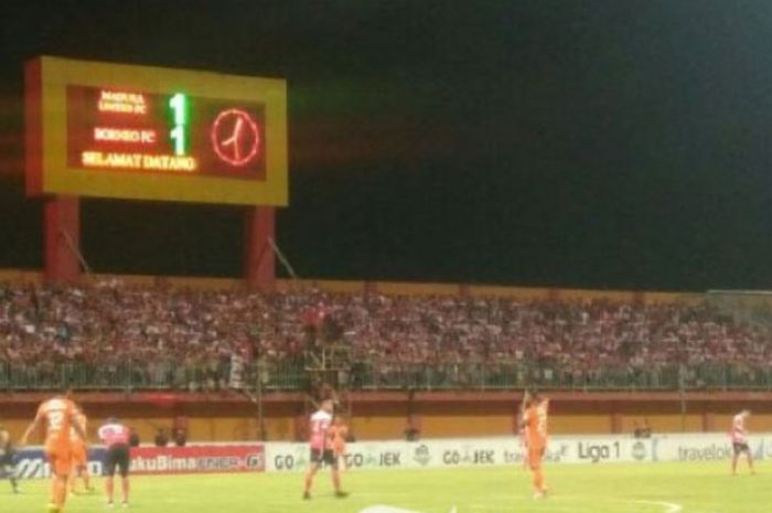 Madura United menjamu Borneo FC di Stadion Gelora Ratu Pamelingan Pamekasan, Madura, Jumat (13/10/2017). 