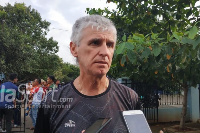 Pelatih Persija Jakarta, Ivan Kolev di Lapangan PSAU, Halim Perdanakusuma, Jakarta Timur, Jumat (18/