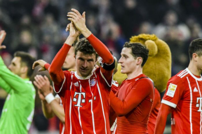 Pemain FC Bayern Muenchen merayakan kemenangan atas TSG Hoffenheim pada lanjutan Liga Jerman di Stadion Allianz Arena, Sabtu (27/1/2018).