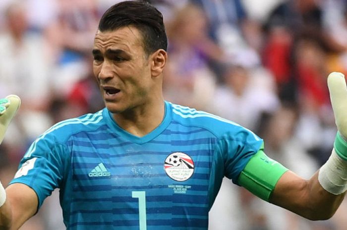 Ekspresi kiper timnas Mesir, Essam El-Hadary, dalam pertandingan Grup A Piala DUnia 2018 menghadapi Arab Saudi di Stadion Volgograd Arena, Volgograd, Rusia, pada Senin (25/6/2018).