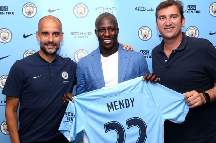 Benjamin Mendy resmi bergabung dengan Manchester City, Senin (24/7/2017).