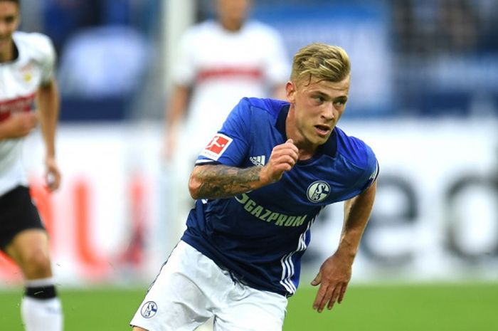Gelandang Schalke 04, Max Meyer, dalam laga Liga Jerman melawan Stuttgart, 10 September 2017 di Gelsenkirchen.