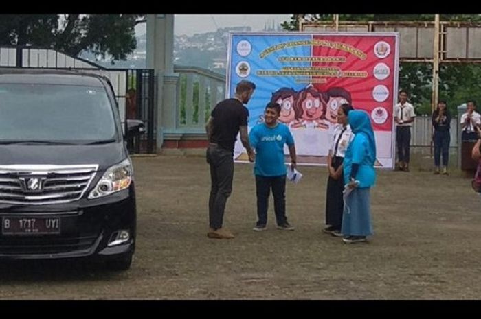  David Beckham mendatangi SMPN 17 di Jalan Gabeng Raya Jangli, Kecamatan Tembalang, Kota Semarang, Jawa Tengah, Selasa (27/3/2018). 