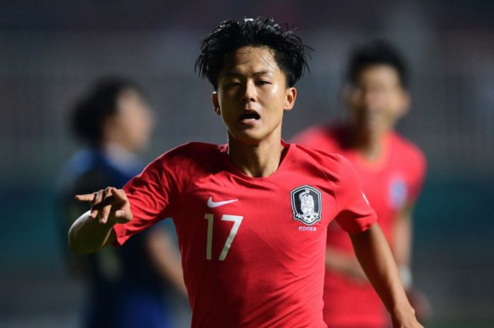 Penyerang Korea Selatan, Lee Seung-woo, merayakan golnya ke gawang Jepang dalam laga perebutan medali emas cabang sepak bola Asian Games 2018, 1 September 2018.