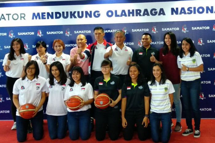   Perwakilan dari tim basket putri Merah Putih Samator, Merpati Bali, Tenaga Baru, dan Tanago menghadiri konferensi pers Srikandi Cup 2017-2018 seri ke-3, di Jakarta, Senin (12/3/2018).  