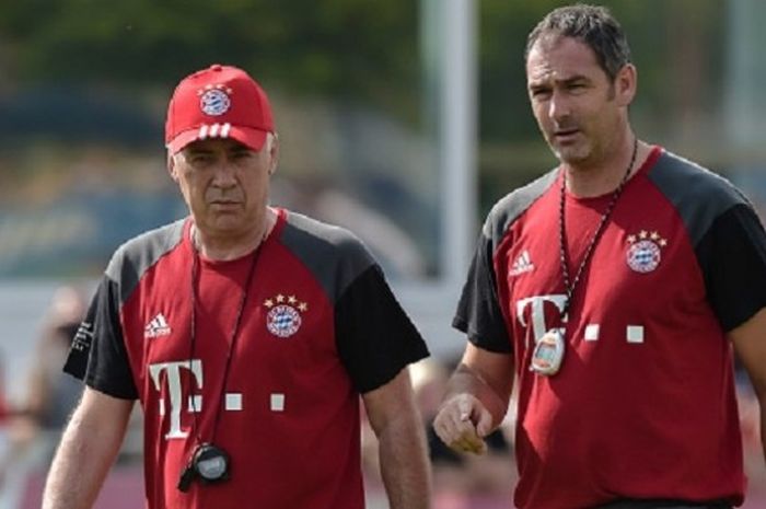 Carlo Ancelotti dan Paul Clement dalam salah satu sesi latihan Bayern Muenchen di Saebener Strasse, 11 Juli 2016. 