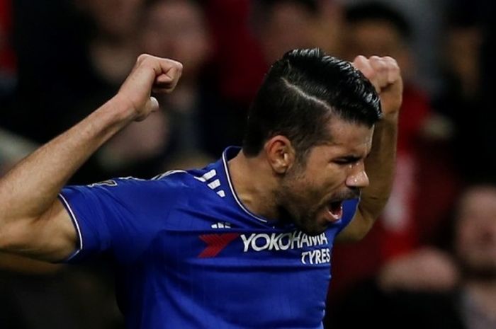 Diego Costa merayakan gol Chelsea ke gawang Arsenal pada lanjutan Premier League di Stadion Emirates, Minggu (24/1/2016). 