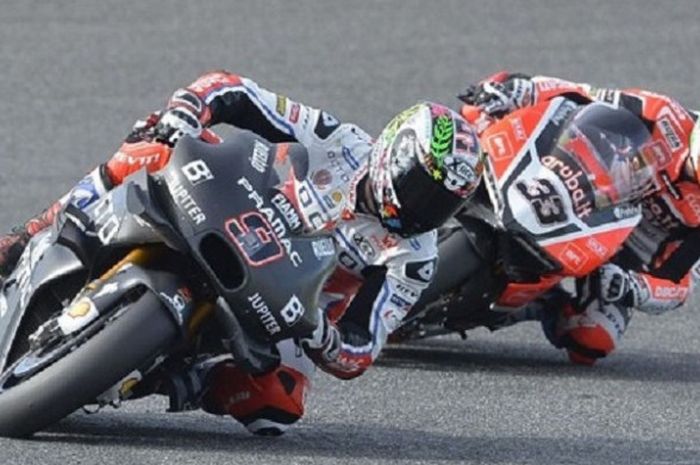 Pebalap MotoGP, Danilo Petrucci (OCTO Pramac Racing) dan pebalap WorldSBK, Marco Melandri (Aruba.it 