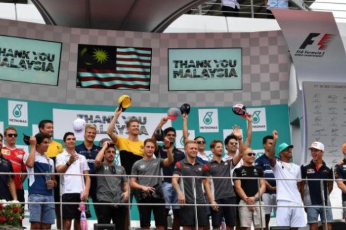 Para pebalap formula 1 memberikan ucapan terima kasih kepada Malaysia. 