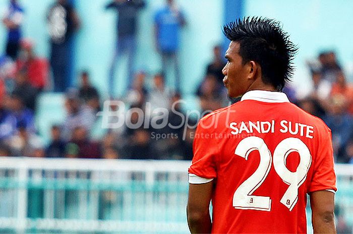  Gelandang Persija Jakarta, Sandi Dharma Sute, saat tampil melawan Madura United dalam laga Cilacap Cup 2017 di Stadion Wijayakusuma Cilacap, Jawa Tengah, Jumat (24/03/2017). 