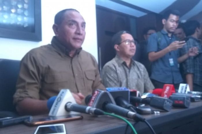 Ketua Umum PSSI, Edy Rahmayadi, memberikan keterangan pers kepada media pada Selasa (25/9/2018).