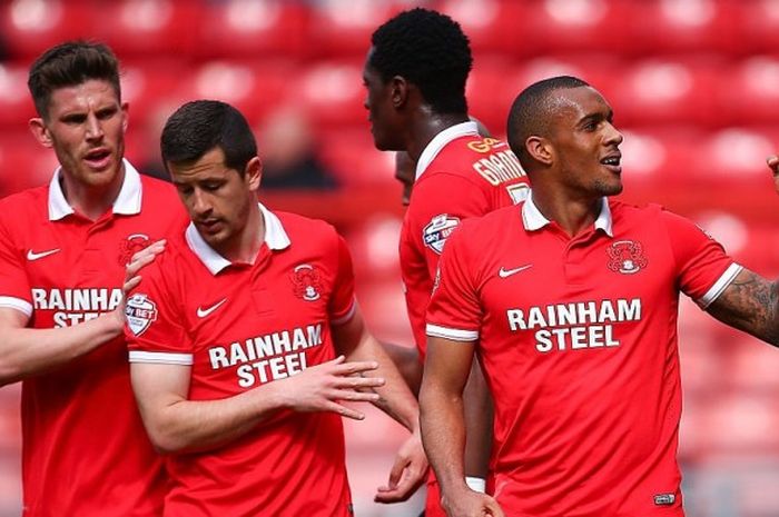 Para pemain Leyton Orient pada pertandingan League Two melawan Dagenham & Redbridge di Stadion Brisbane Road, kandang Leyton, di London, 16 April 2016.