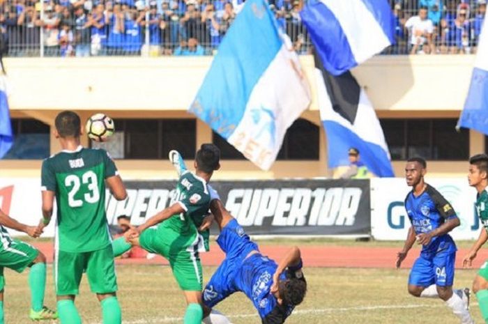 Pertandiangan PSIS Semarang menjamu PSMS Medan di Stadion Utama Kebondalem Kabupaten Kendal, Jawa Tengah, Kamis (21/9/2017) pada laga perdana babak 16 besar Liga 2. 