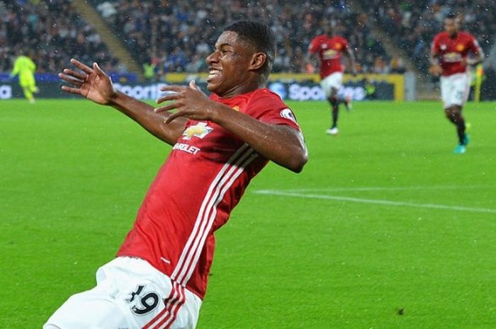 Aksi selebrasi gol penyerang Manchester United, Marcus Rashford, setelah menjebol gawang Hull City dalam duel Premier League di KCOM Stadium, 27 Agustus 2016.