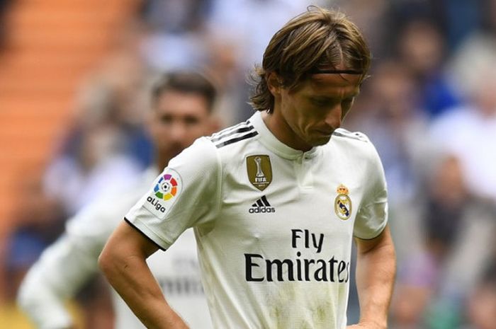  Reaksi gelandang Real Madrid, Luka Modric, setelah timnya kalah 1-2 dari Levante dalam lanjutan Liga Spanyol di Stadion Santiago Bernabeu, 20 Oktober 2018.  