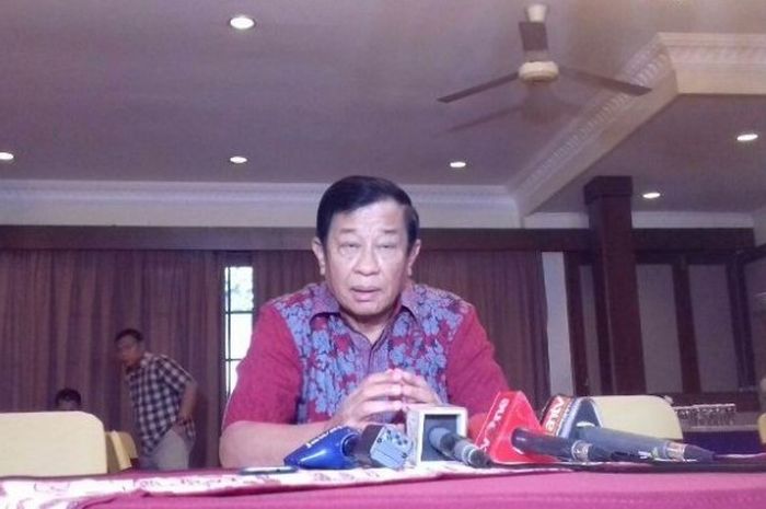 Ketua Komite Pemilihan (KP) PSSI, Agum Gumelar, menyampaikan lima poin penting kepada PSSI terkait Kongres Pemilihan PSSI, 17 Oktober 2016, dalam jumpa pers yang digelar di rumahnya di Panglima Polim, Jakarta Selatan, Rabu (12/10/2016).