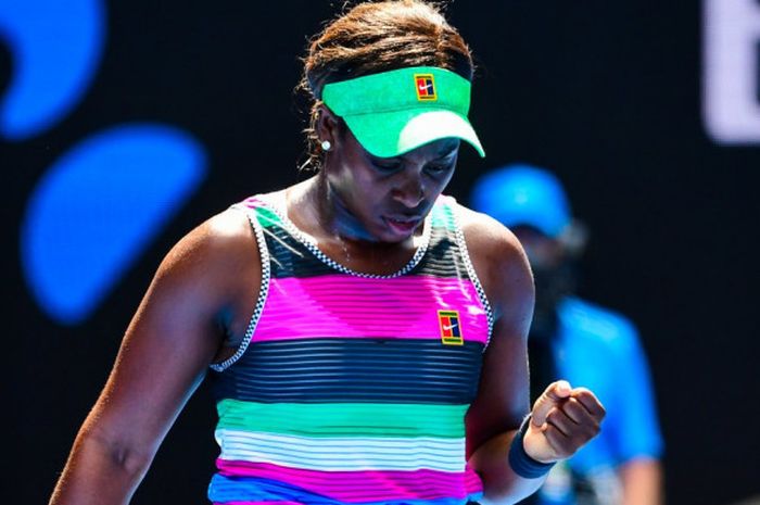 Petenis tunggal putri Amerika Serikat, Sloane Stephens, saat tampil pada pertandingan babak kedua Australian Open 2019 yang digelar di Rod Laver Arena pada Rabu (16/1/2019).